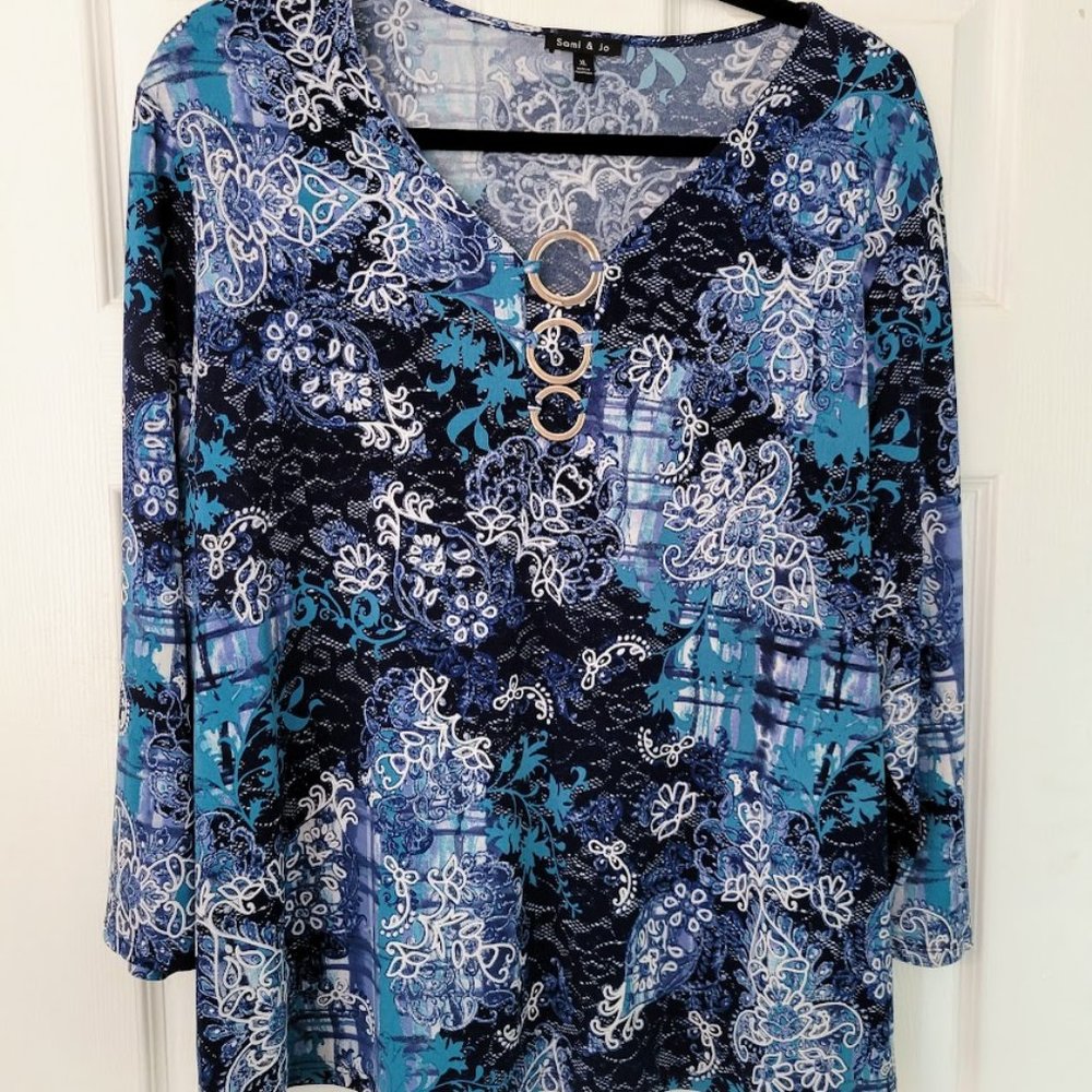 Sami & Jo blue floral top XL‎